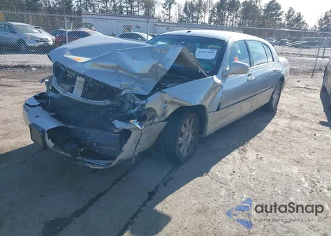 2005 Lincoln Town Car Signature L from USA, damaged, VIN 1LNHM85W75Y647311